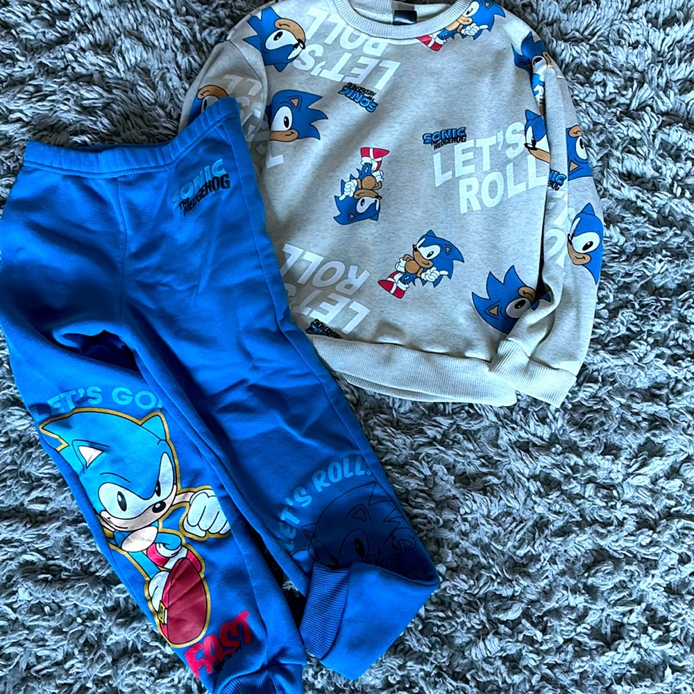 Sonic the Hedgehog Pullover and Joggers